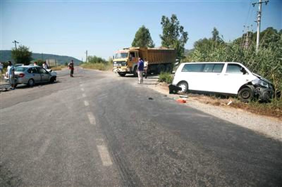 Ortaca\'da Trafik Kazası: 3 Yaralı