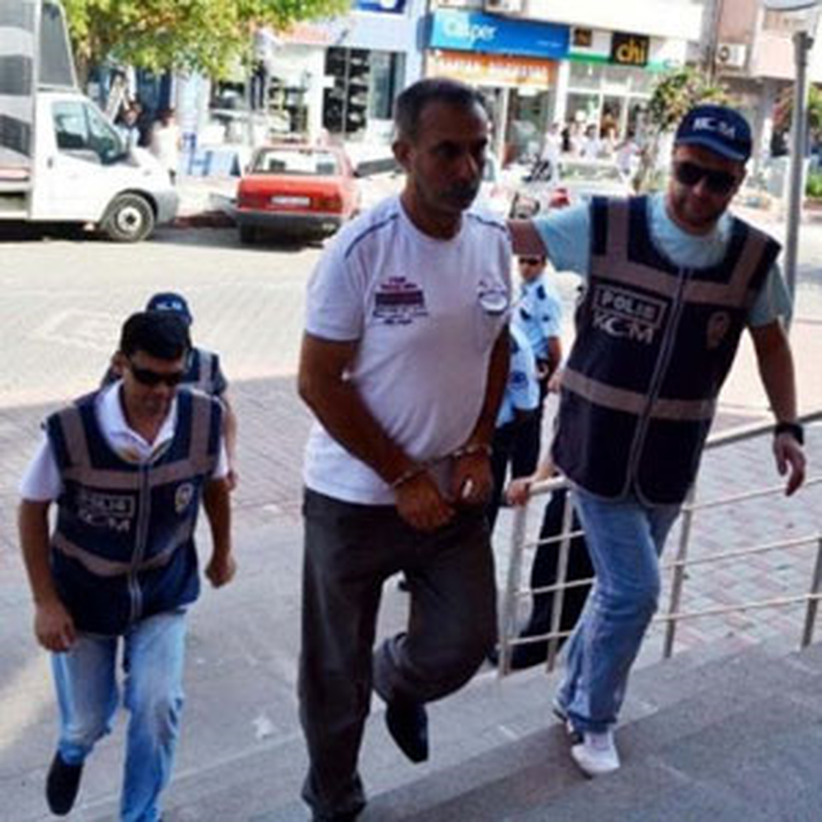 Out\' Operasyonu Şüphelisi 27 Kişi Adliyede