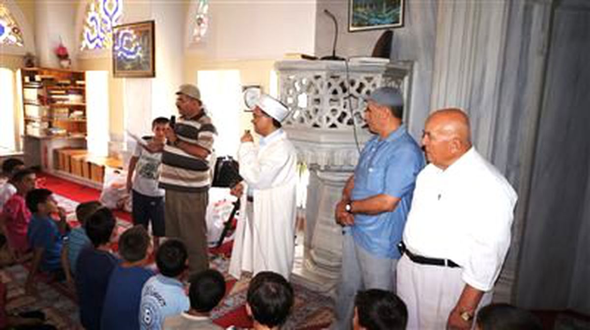 Sarıgöl\'de Kur\'an Kursu Sonu Hediye