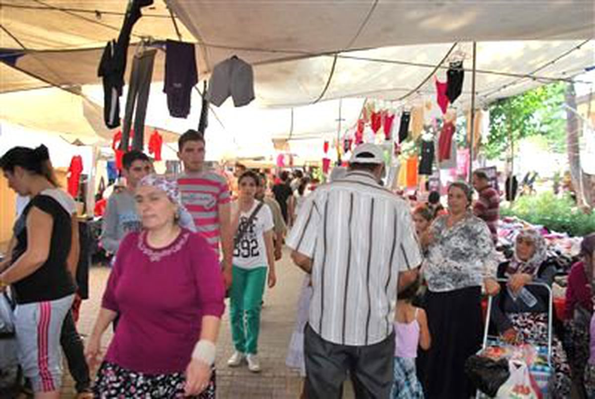 Semt Pazarlarında Bayram Yoğunluğu