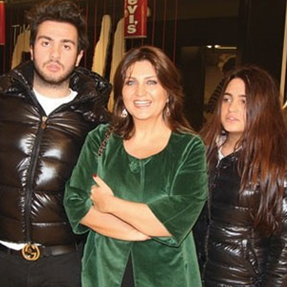 Sibel Can İkiye Bölündü