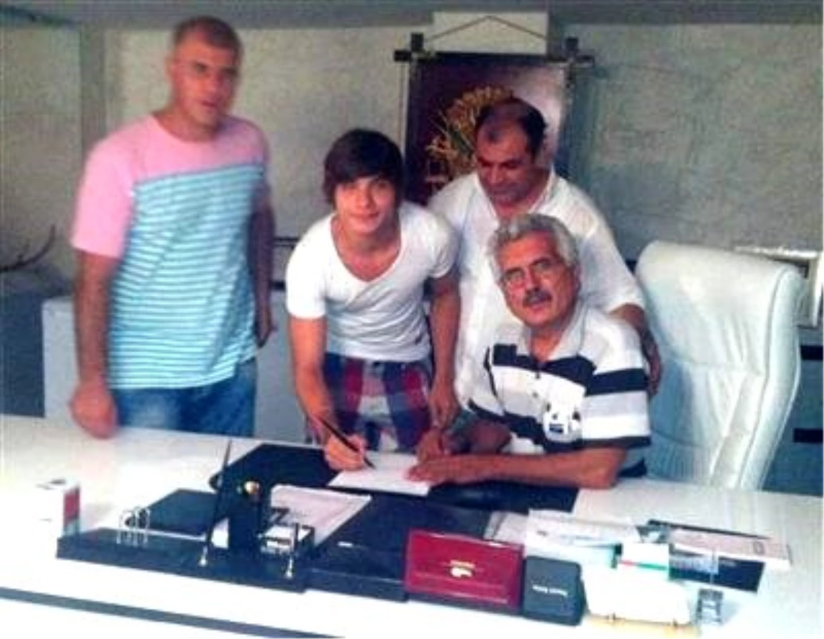 Siirtspor\'da 12 Futbolcu ile Anlaşma Sağlandı