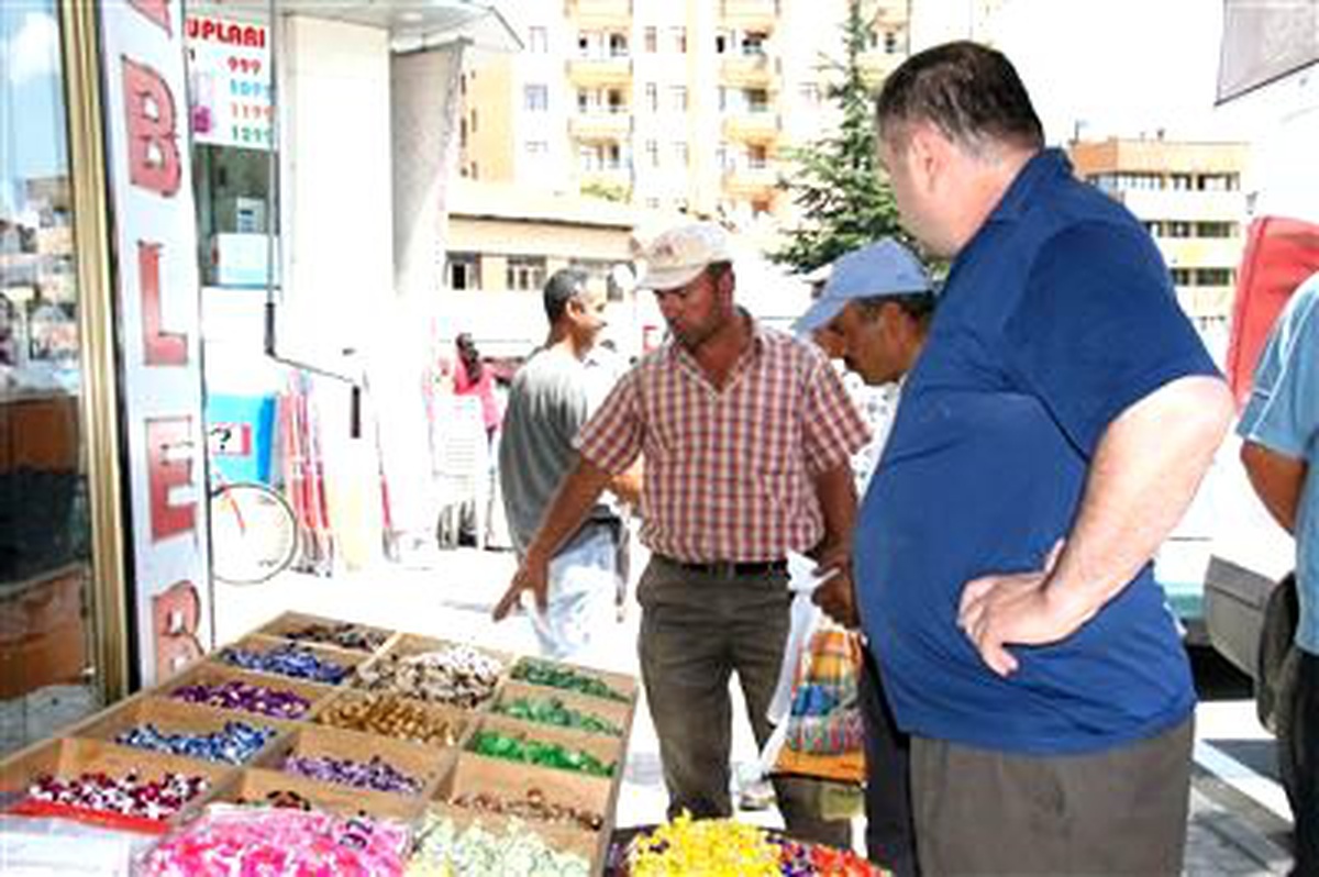 Sungurlu\'da Bayram Şekerleri Tezgahlardaki Yerini Aldı