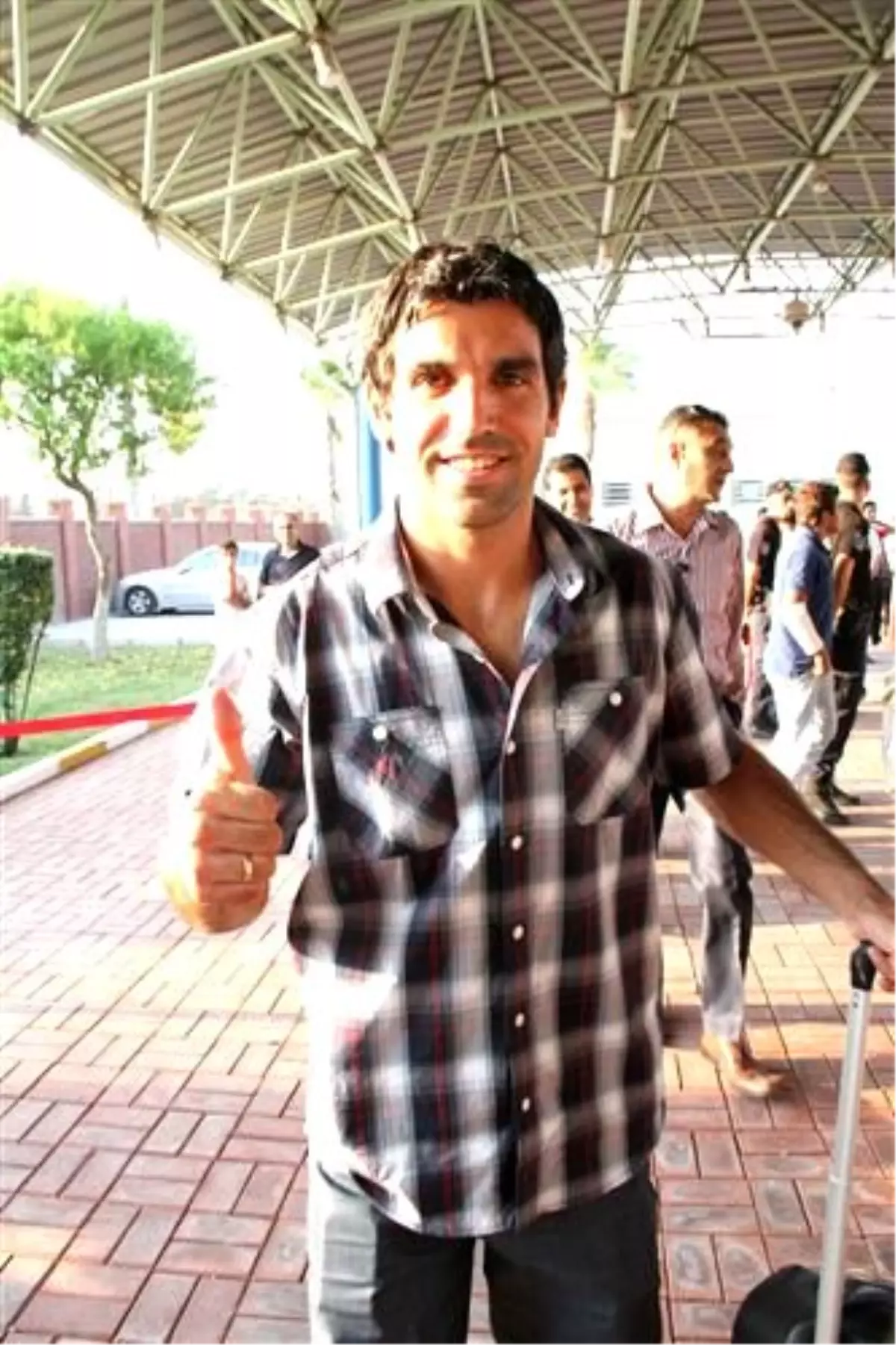 Taraftar Culio\'yu Bağrına Bastı