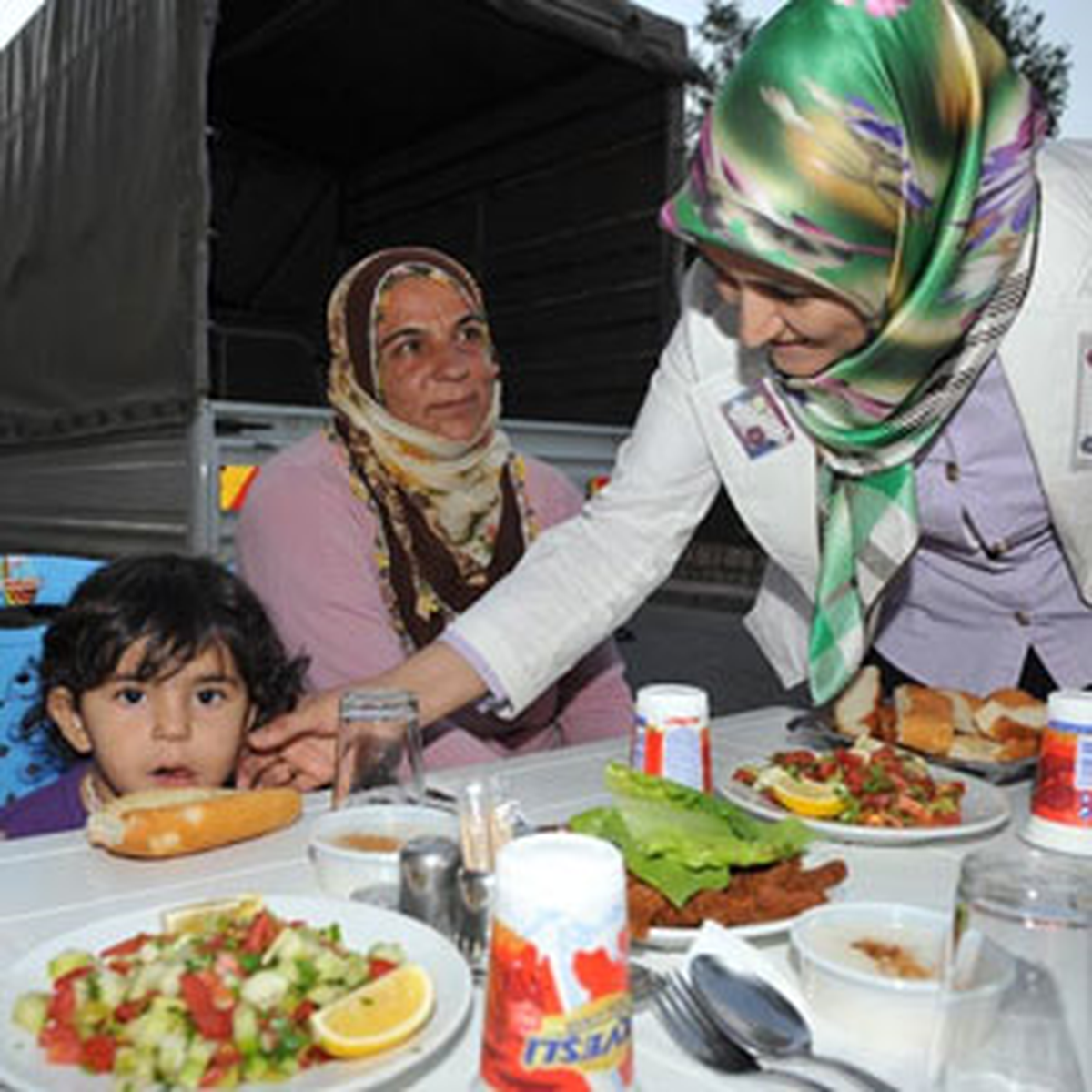 TOGEM\'den Dar Gelirli Vatandaşlara İftar Yemeği