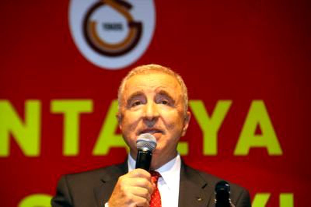 Ünal Aysal\'dan Yeni Sezon Dilekleri