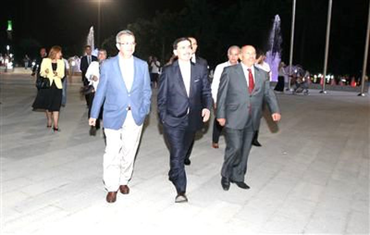 Vali Topaca Gebzelilerle Meydanda Buluştu!