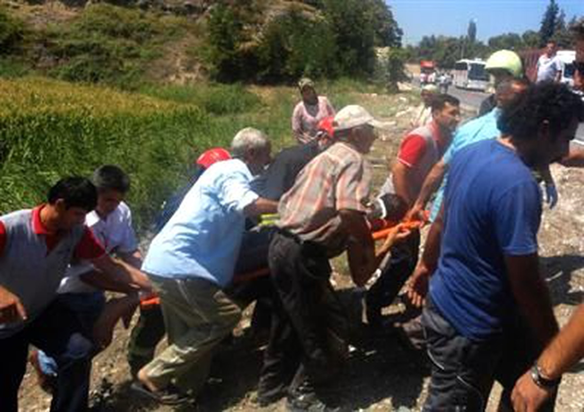 Yoldan Çıkan Kamyonet Mısır Tarlasına Uçtu