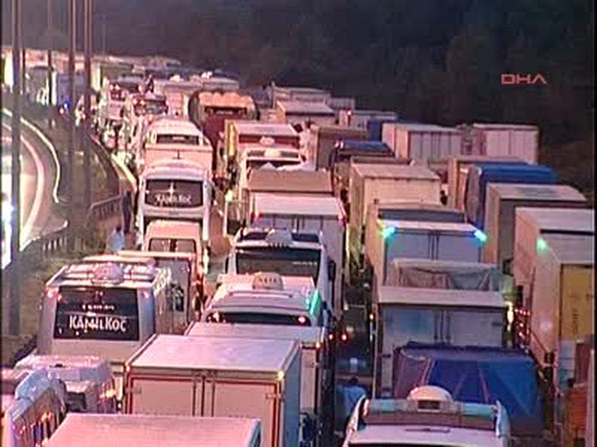 3fsm Köprüsü\'nde Trafiği Kilitleyen Kaza
