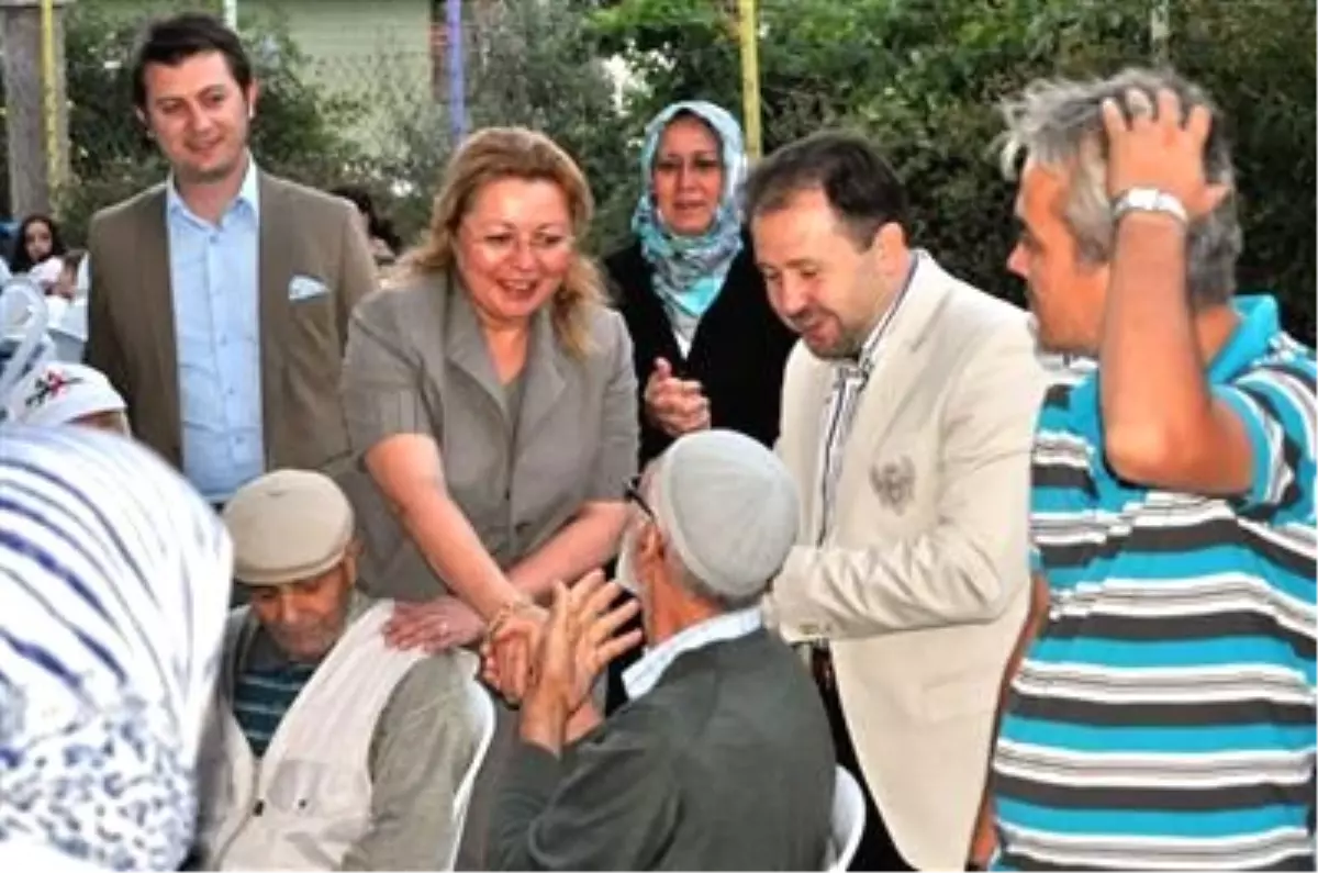 AK Parti Tepebaşı İlçe Teşkilatı Batıkent Mahallesinde İftar Verdi