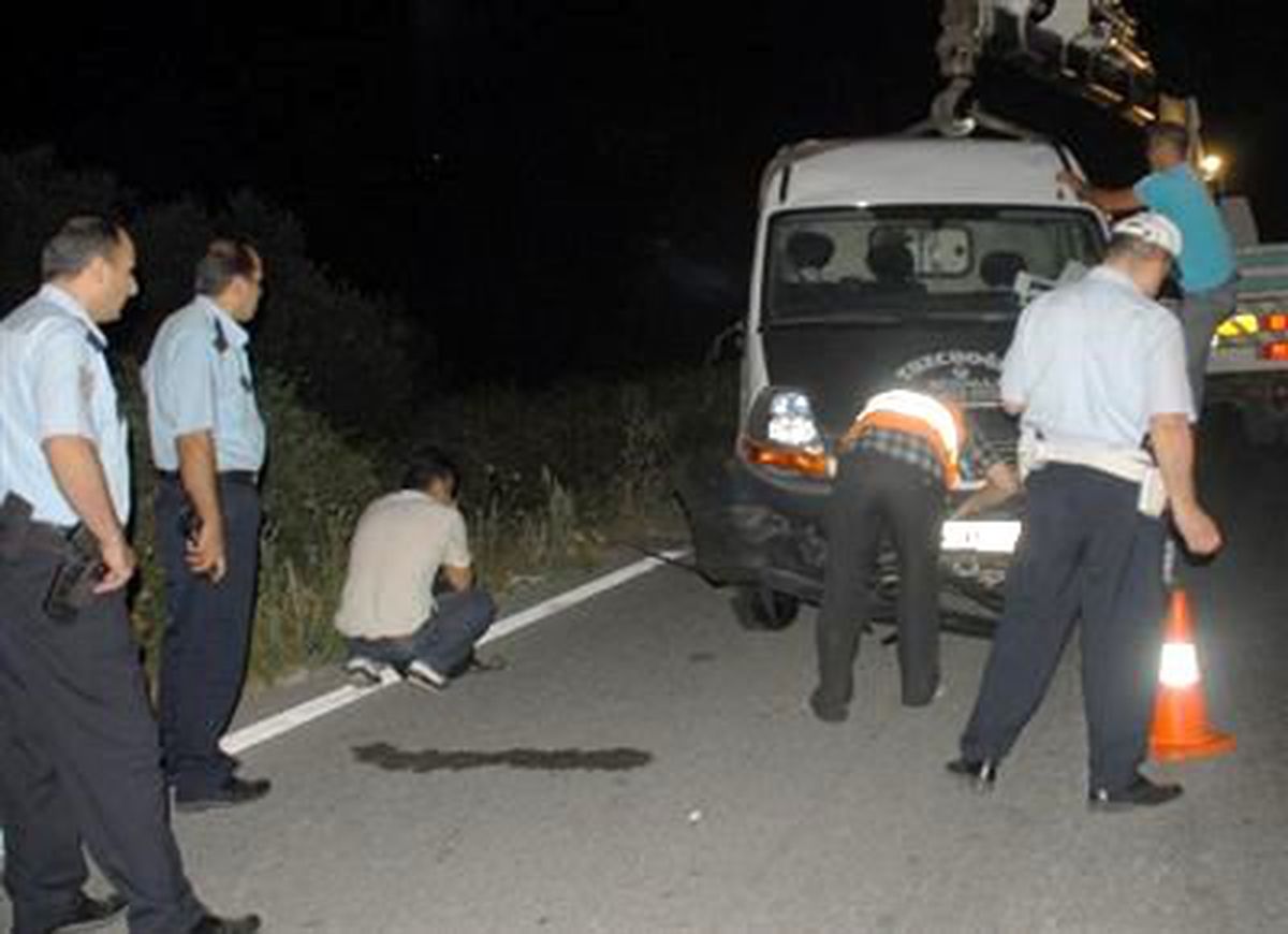 Alkollü Sürücü Ambulansa Binmeyince, Polis Aracıyla Hastaneye Götürüldü