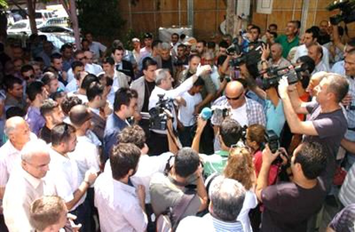 Bakan Çağlayan\'dan Cuma Namazı Sonrası Erken Bayramlaşma