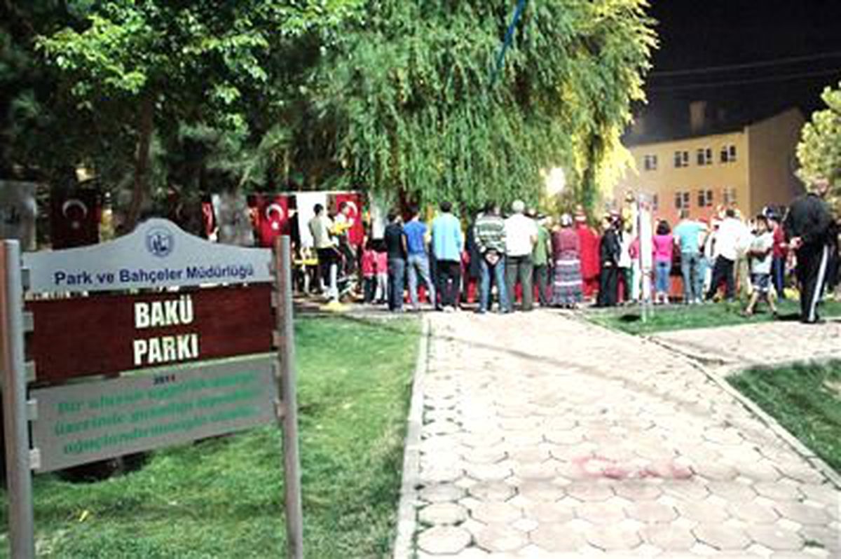 Bakü Parkı Açıldı