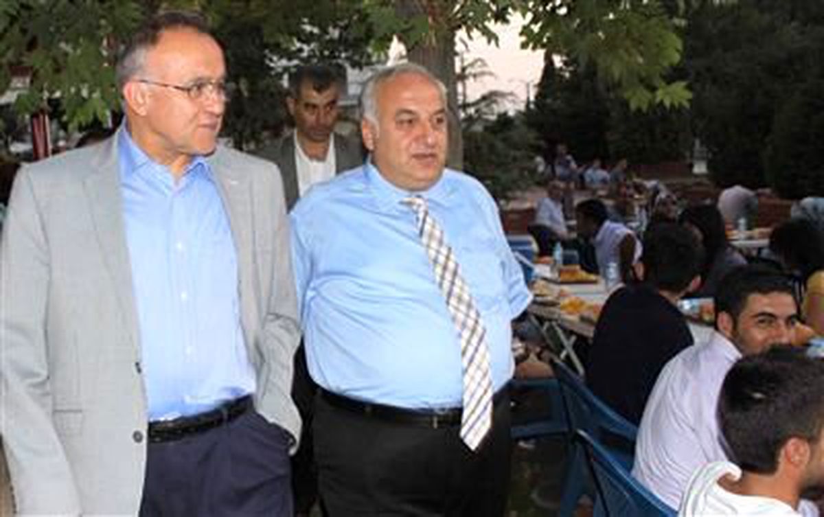 Başkan Güzelbey, İftar Vermek İsteyenleri Çadıra Davet Etti