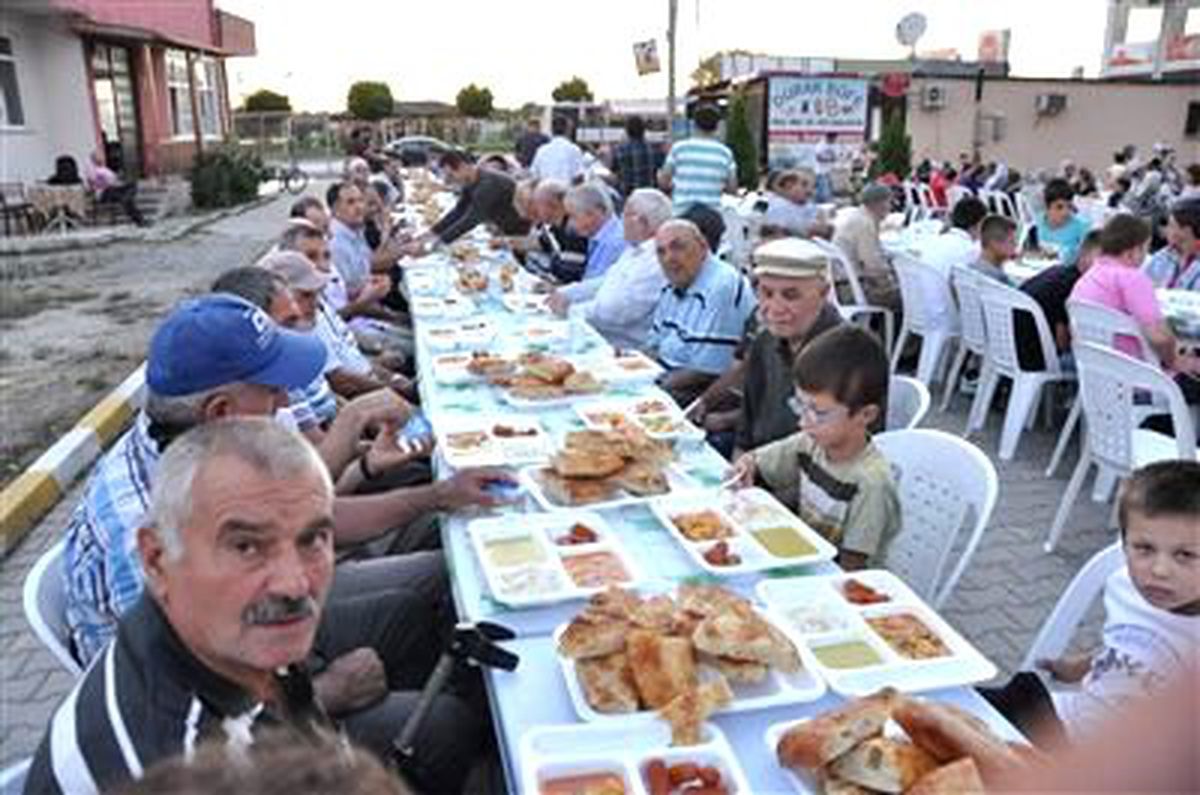 Başkan Karabalık Trabzonlular İftarına Konuk Oldu