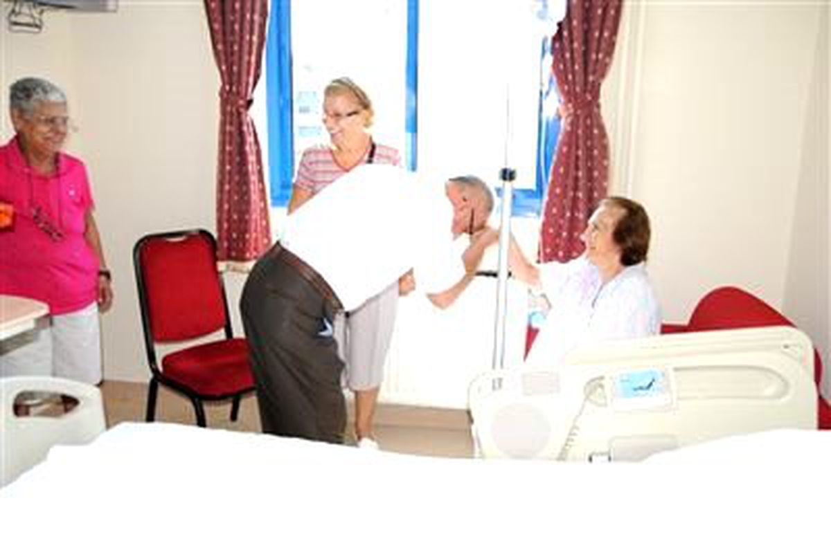 Başkan Ünlü'den Hastalara Ziyaret