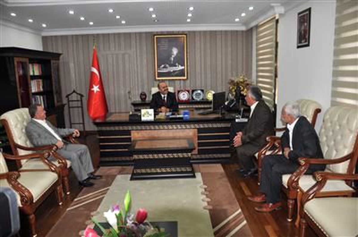 Belediye Başkanı Sadak\'tan, Valiye Tebrik Ziyareti