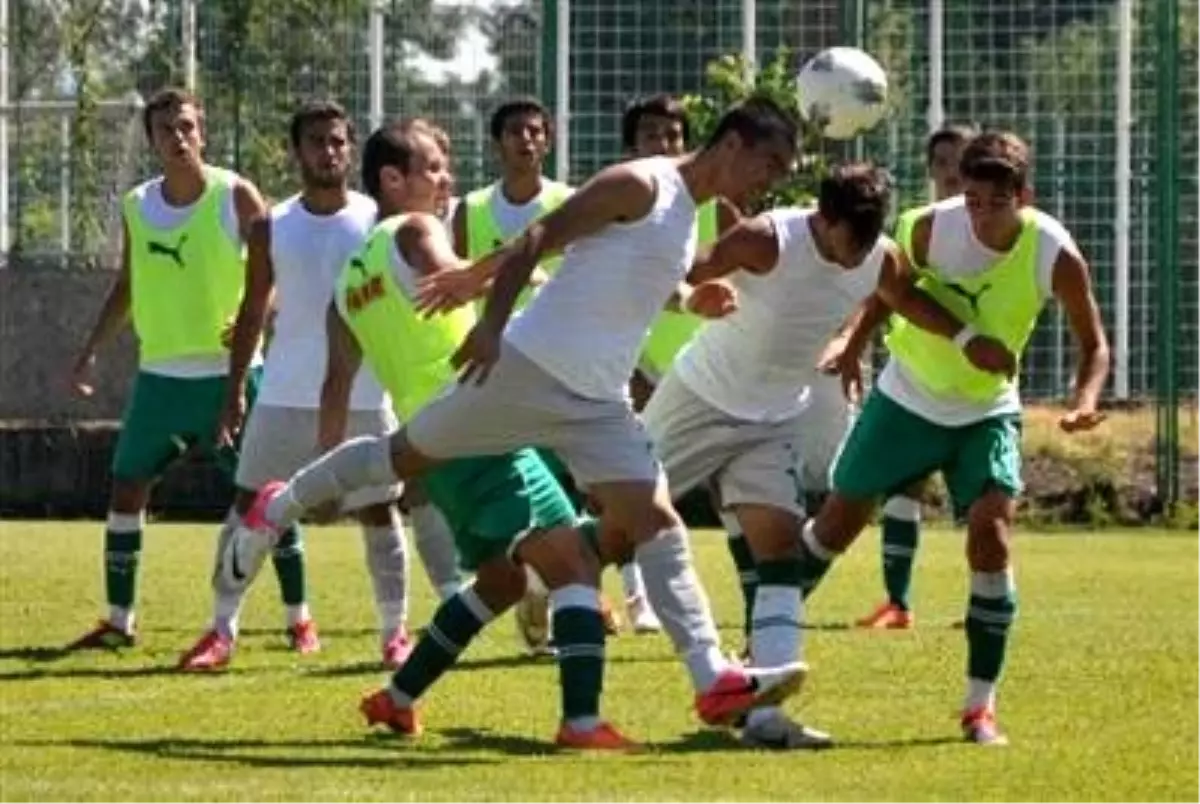 Bursaspor U-18 ile A-2 Takımı Karşı Karşıya Geldi