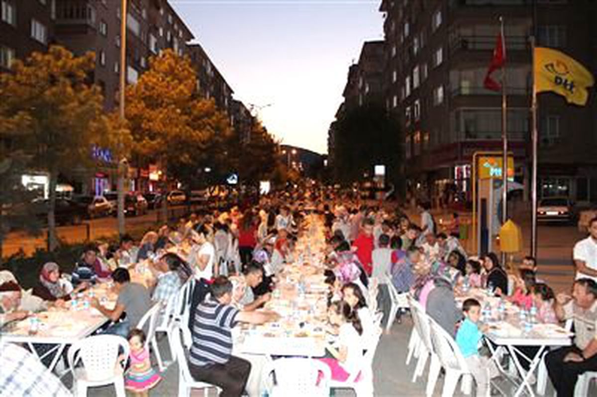 Çankırı Belediyesi Mahalle İftarlarında 40 Bin Kişiyi Buluşturdu