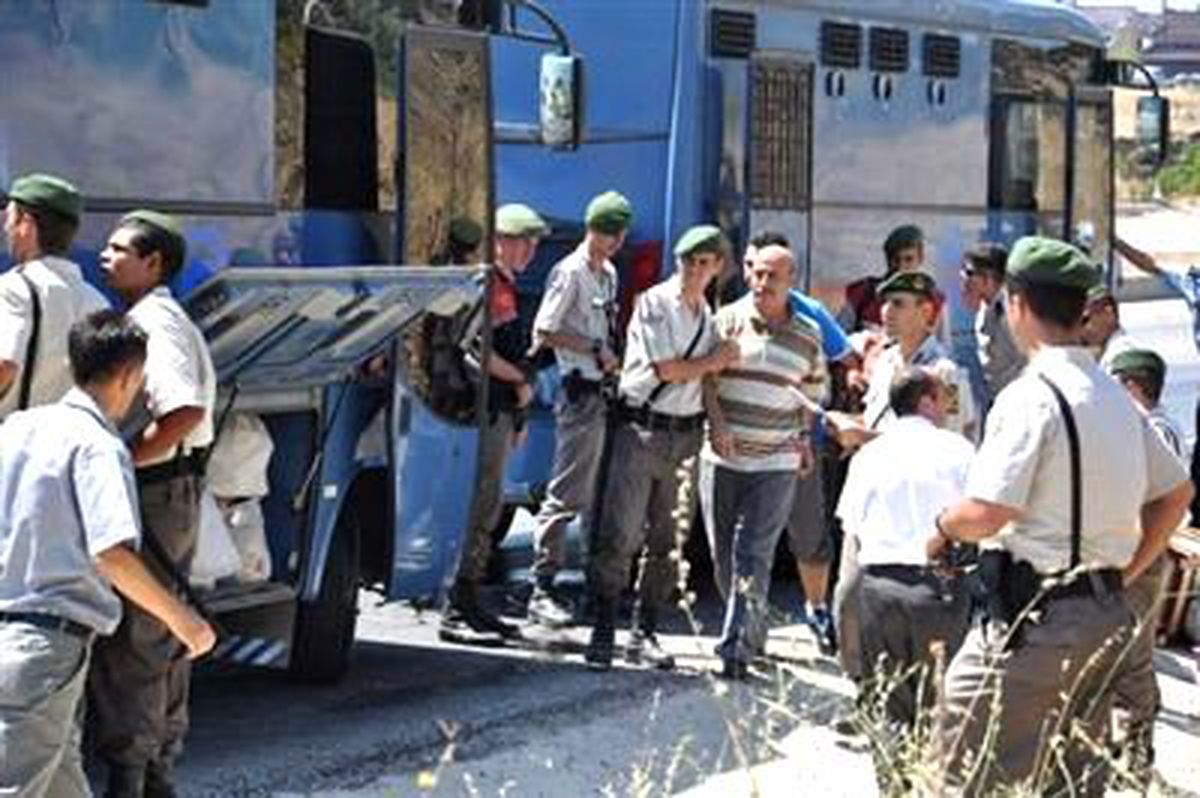Cezaevi Nakil Aracı Kaza Yaptı: 1\'i Asker 3 Yaralı