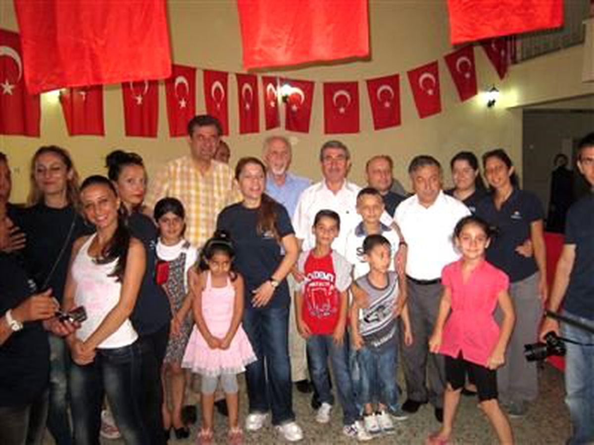 Çocuk Yuvası'ndaki Çocukları Sevindirdiler