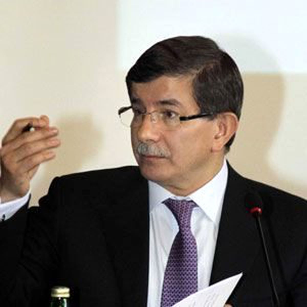 Dışişleri Bakanı Ahmet Davutoğlu, "Suriye\'deki Olaylarla Türk Vatandaşlarının veya Lübnan\'ın Hiçbir...