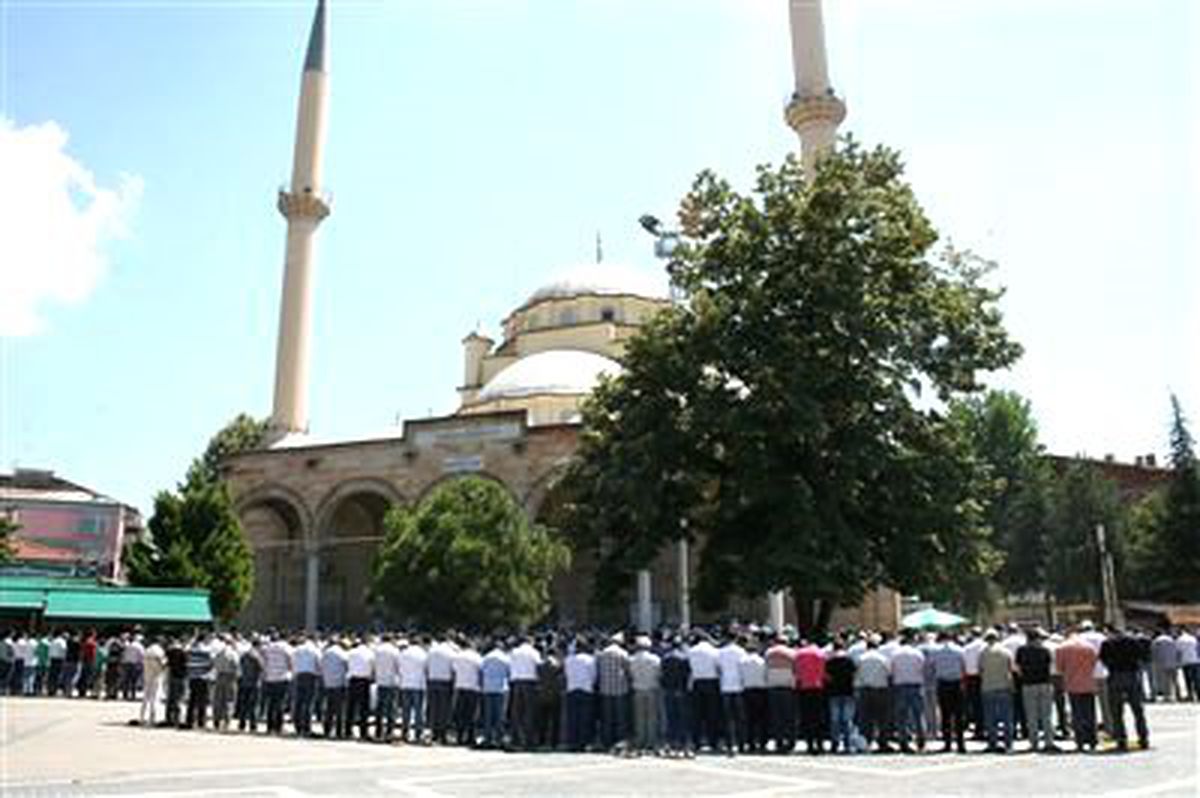 Düzce\'de Camiler Doldu Taştı