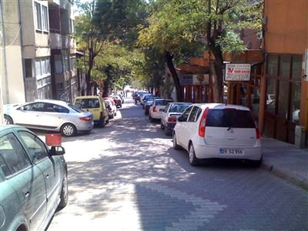 Emet\'te Ara Sokaklar Park Alanı Oldu
