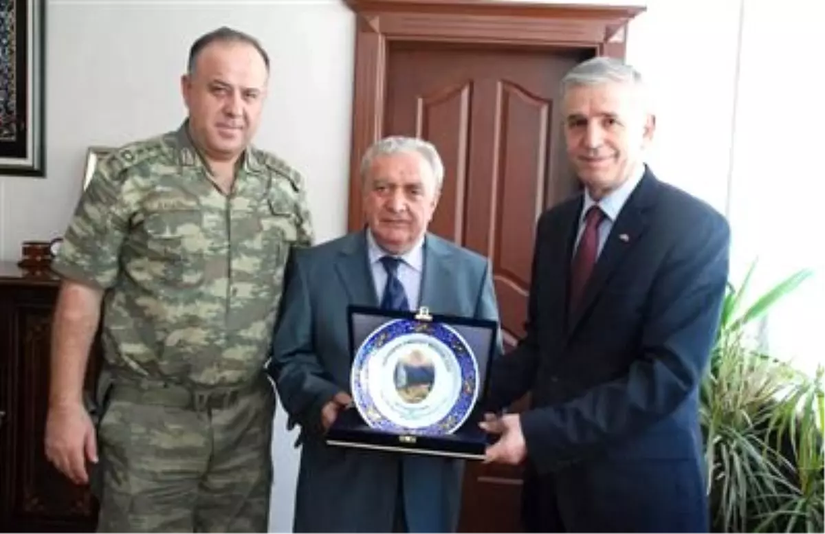 Emniyete Katkılarından Dolayı Vali Sodan'a Plaket