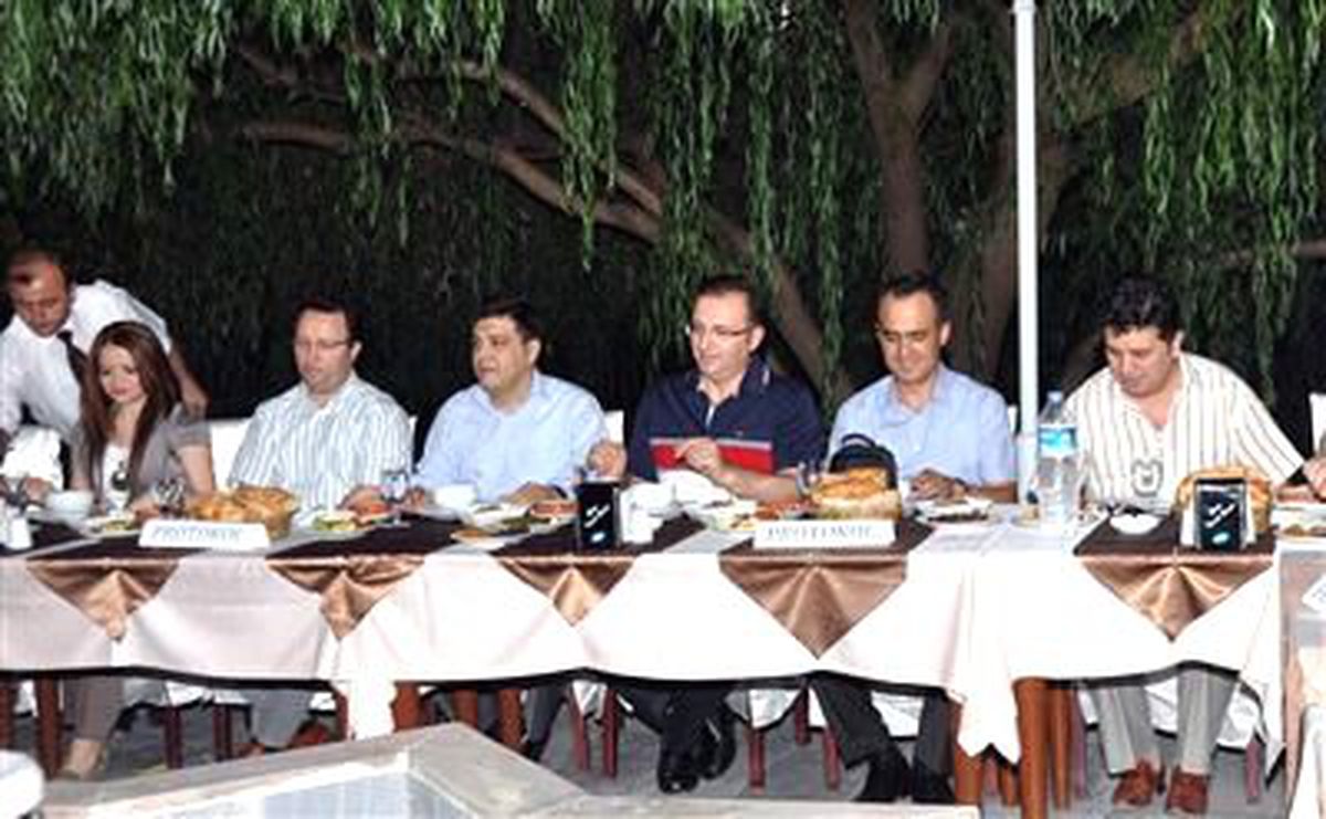 Gönen Belediye Başkanı Hüseyin Yakar İlçe Protokolüne İftar Yemeği Verdi