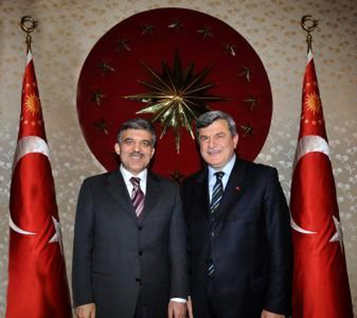 Gül\'den Karaosmanoğlu\'na Davet