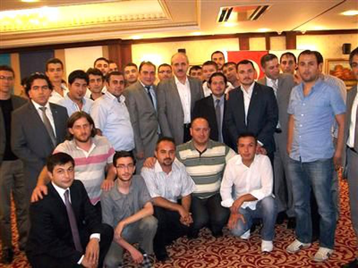 Has Parti\'li Gençler Kurtulmuş\'un İftarında Mutlu Döndü