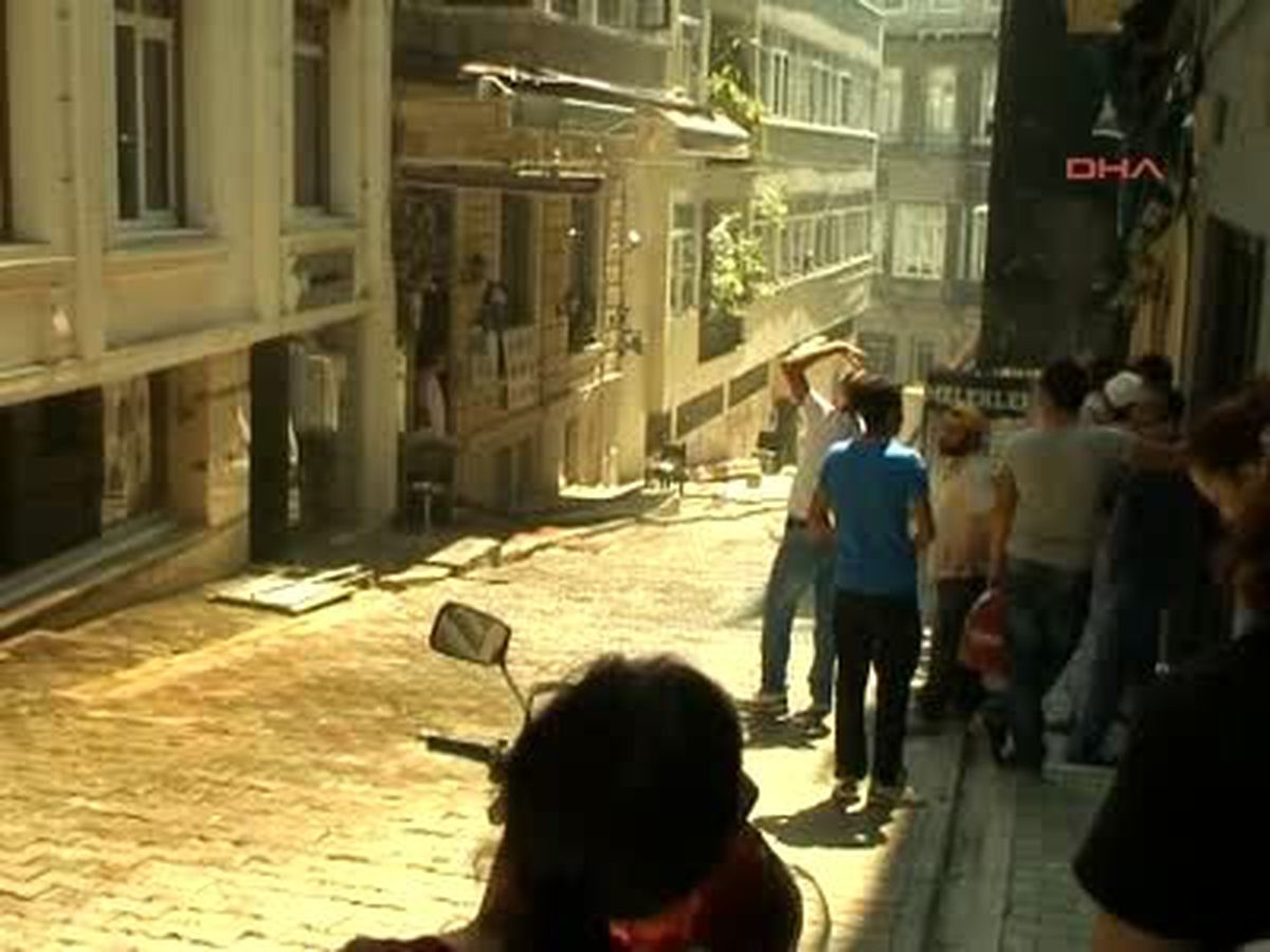 İstiklal Caddesi\'nde Yangın Paniği