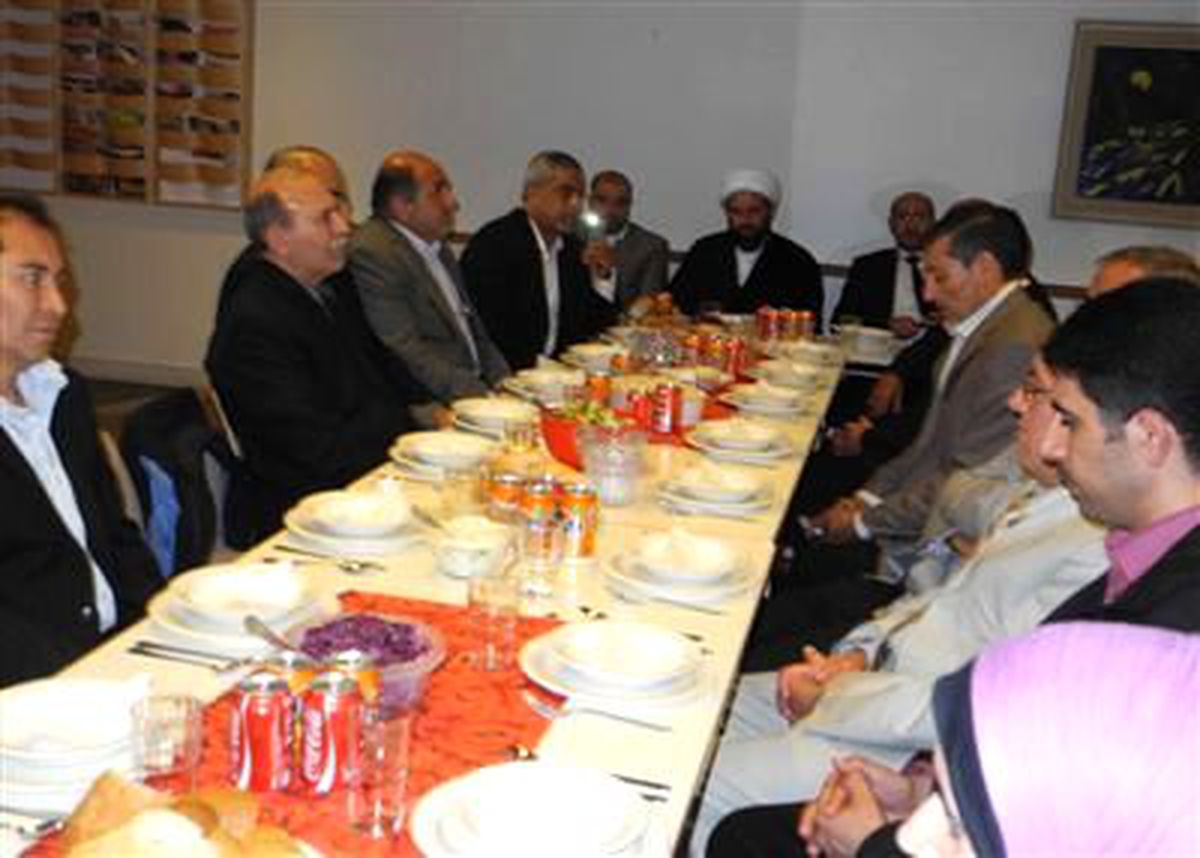 İsveç Sosyal Demokrat Parti Merkezi\'nde İftar Yemeği