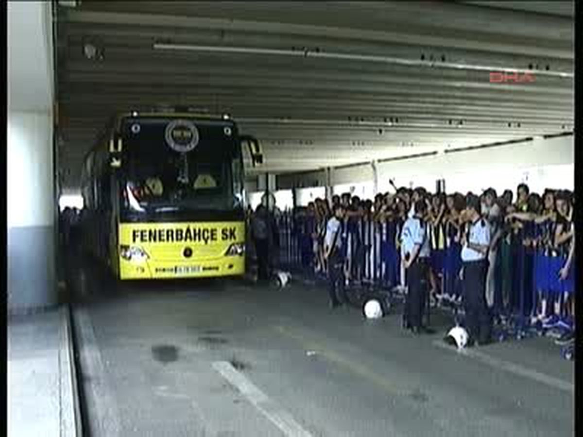 İzmir\'de Fenerbahçe İzdihamı