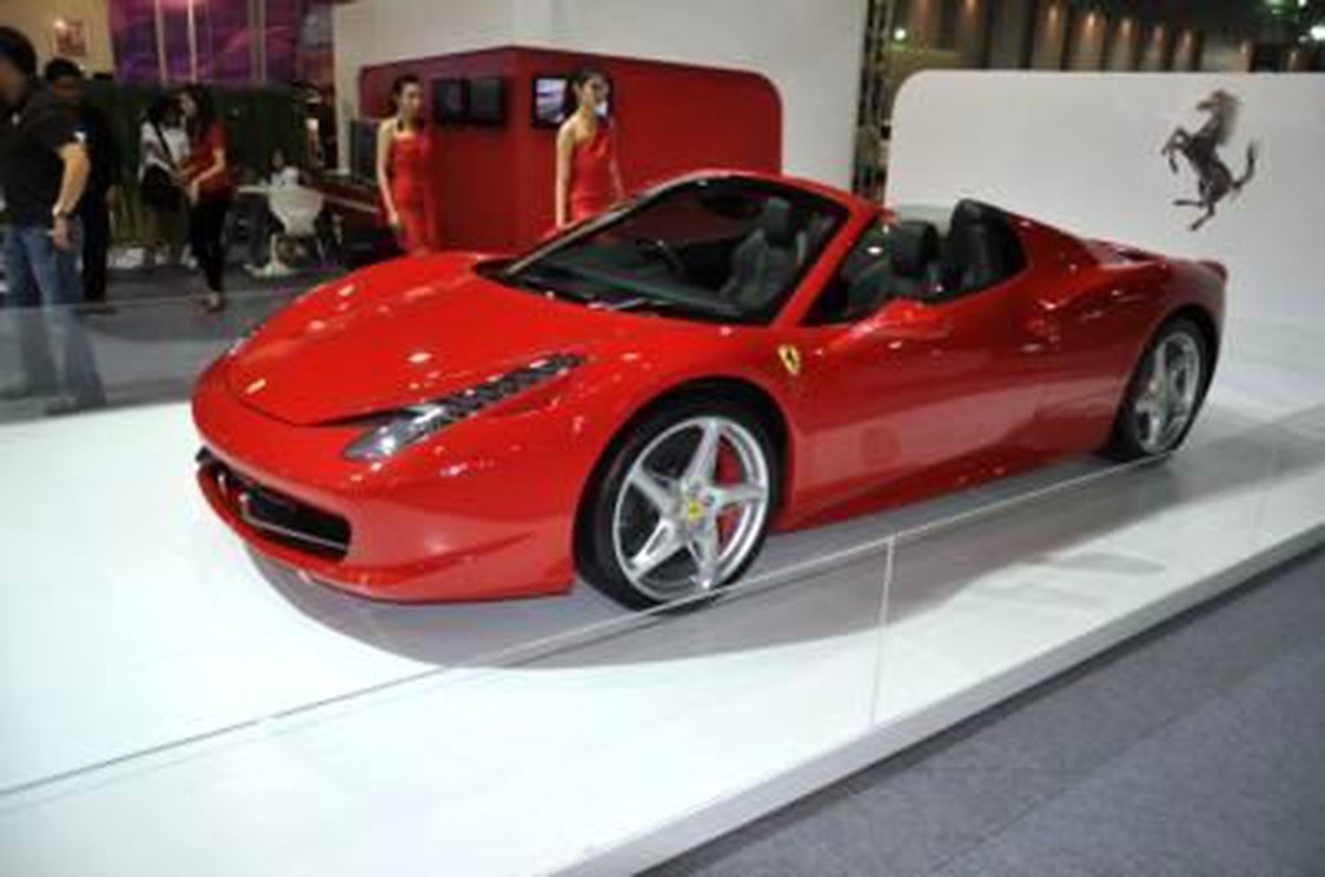 Kapısında "Ferrari" ve "Aston Martin" Bulunan Otel Yapacak