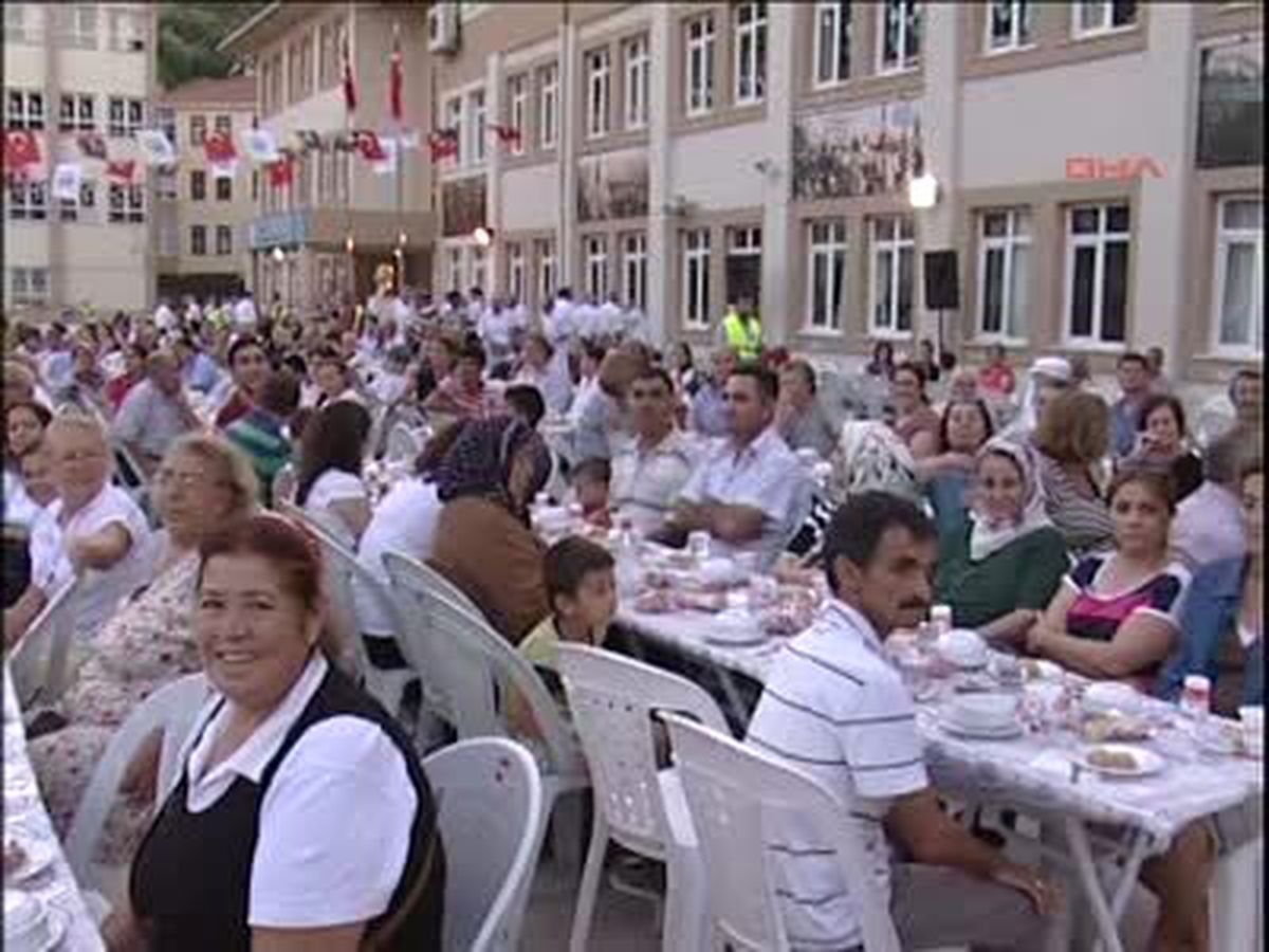 Kılıçdaroğlu Sarıyer\'de Halk İftarına Katıldı