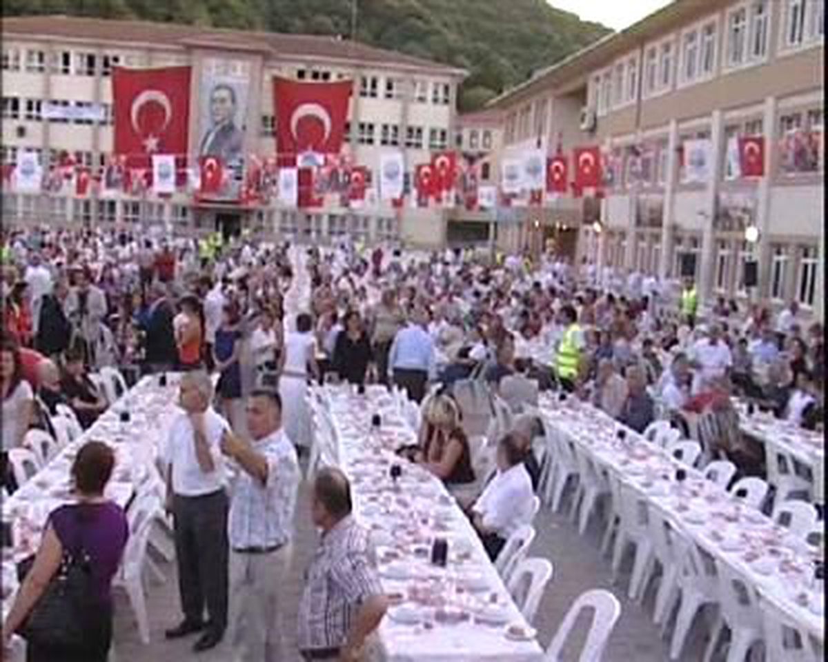 Kılıçdaroğlu Sarıyer\'de Halk İftarına Katıldı