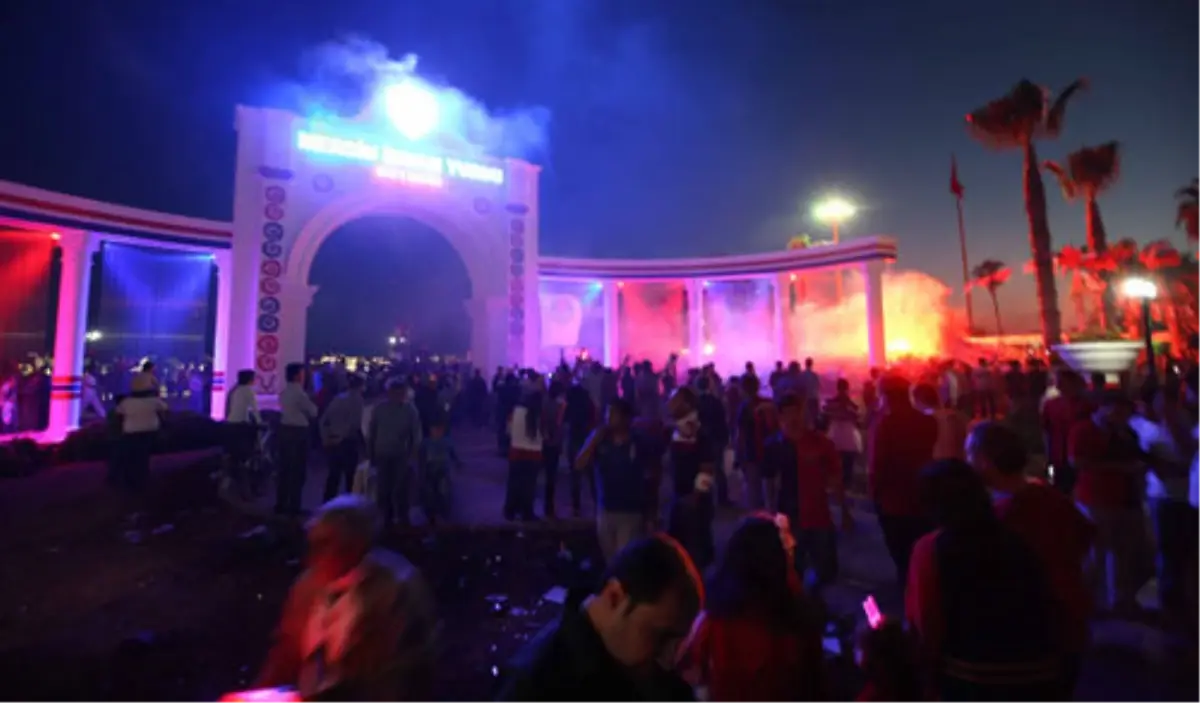 Mersin İdmanyurdu Havai Fişekler Arasında