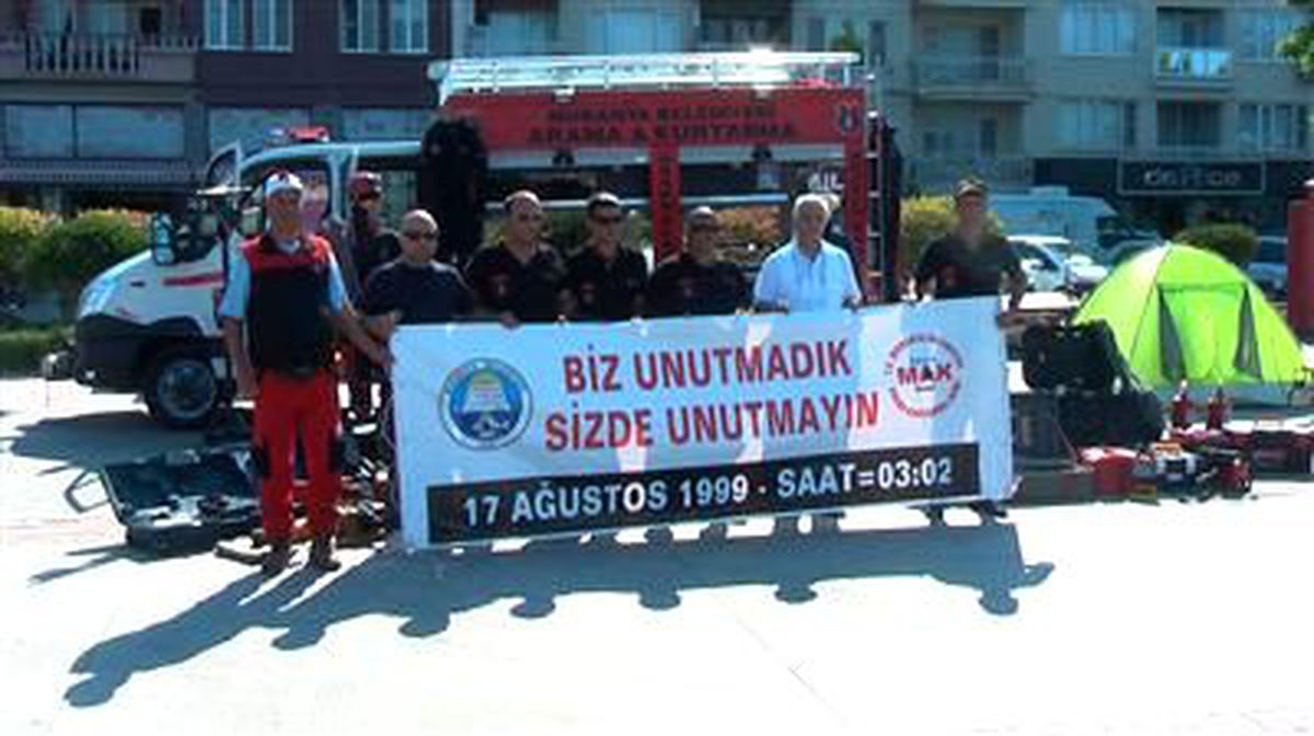Mudanya Arama Kurtarma Üyeleri 17 Ağustos\'u Hatırlattı
