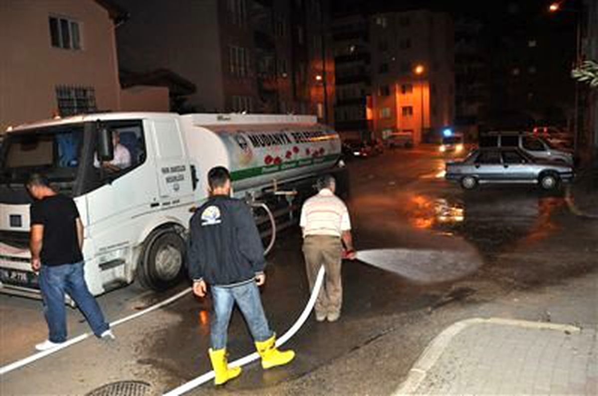 Mudanya\'da Cadde ve Sokaklara Bayram Temizliği