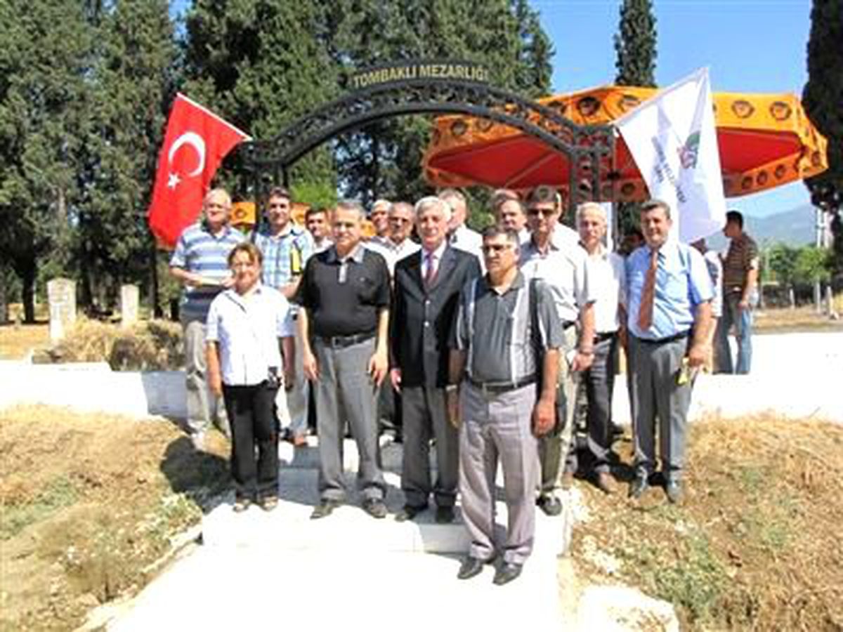 Ödemiş\'in En Eski Mezarlığı \'Park Gibi\' Oldu