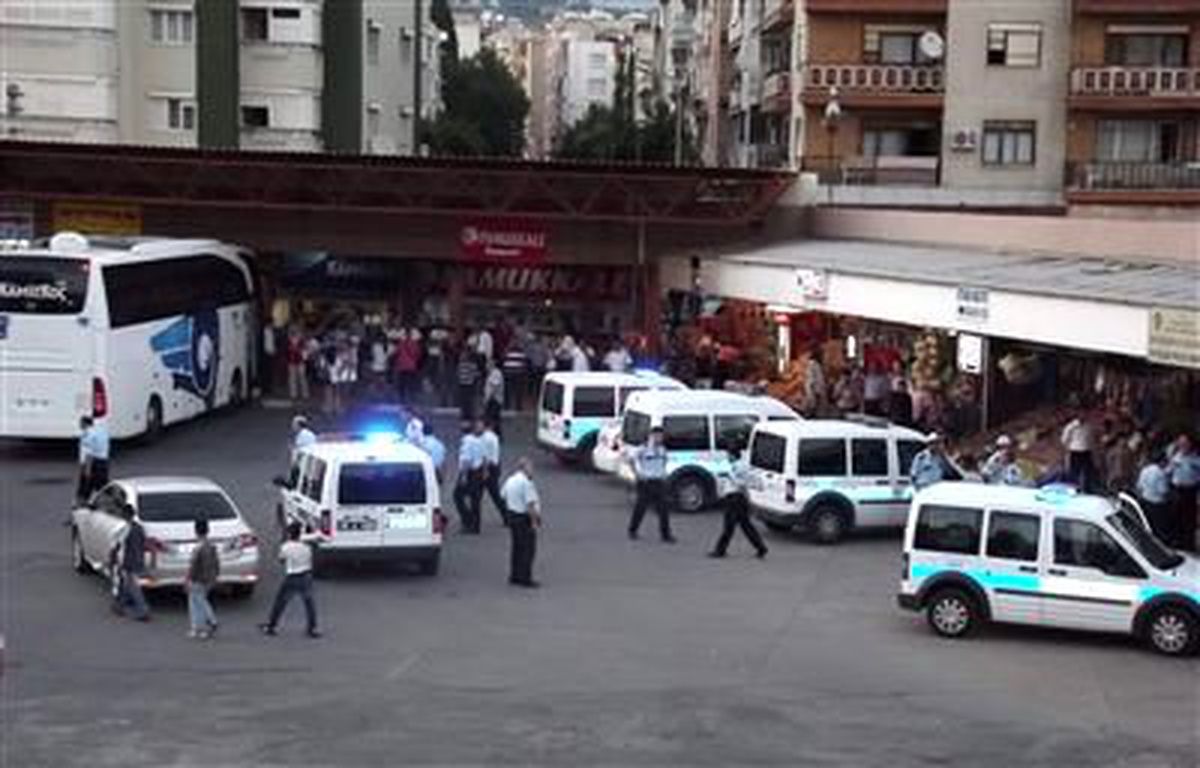 Otogarda Polis Esnaf Arası Hesap Kavgası