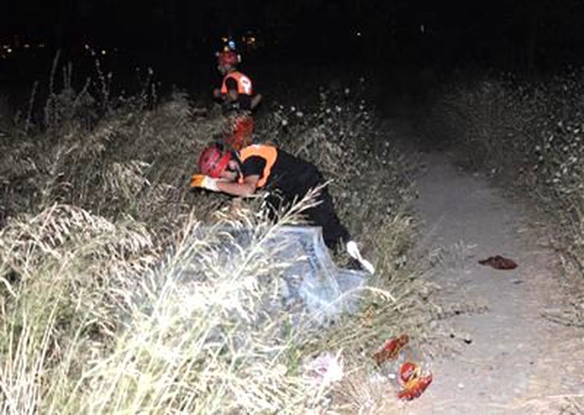 Otomobil Otobüs Durağına Daldı
