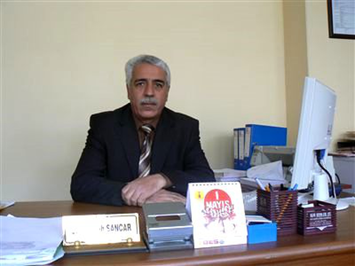PKK\'lılar Müdürü Kaçırdı