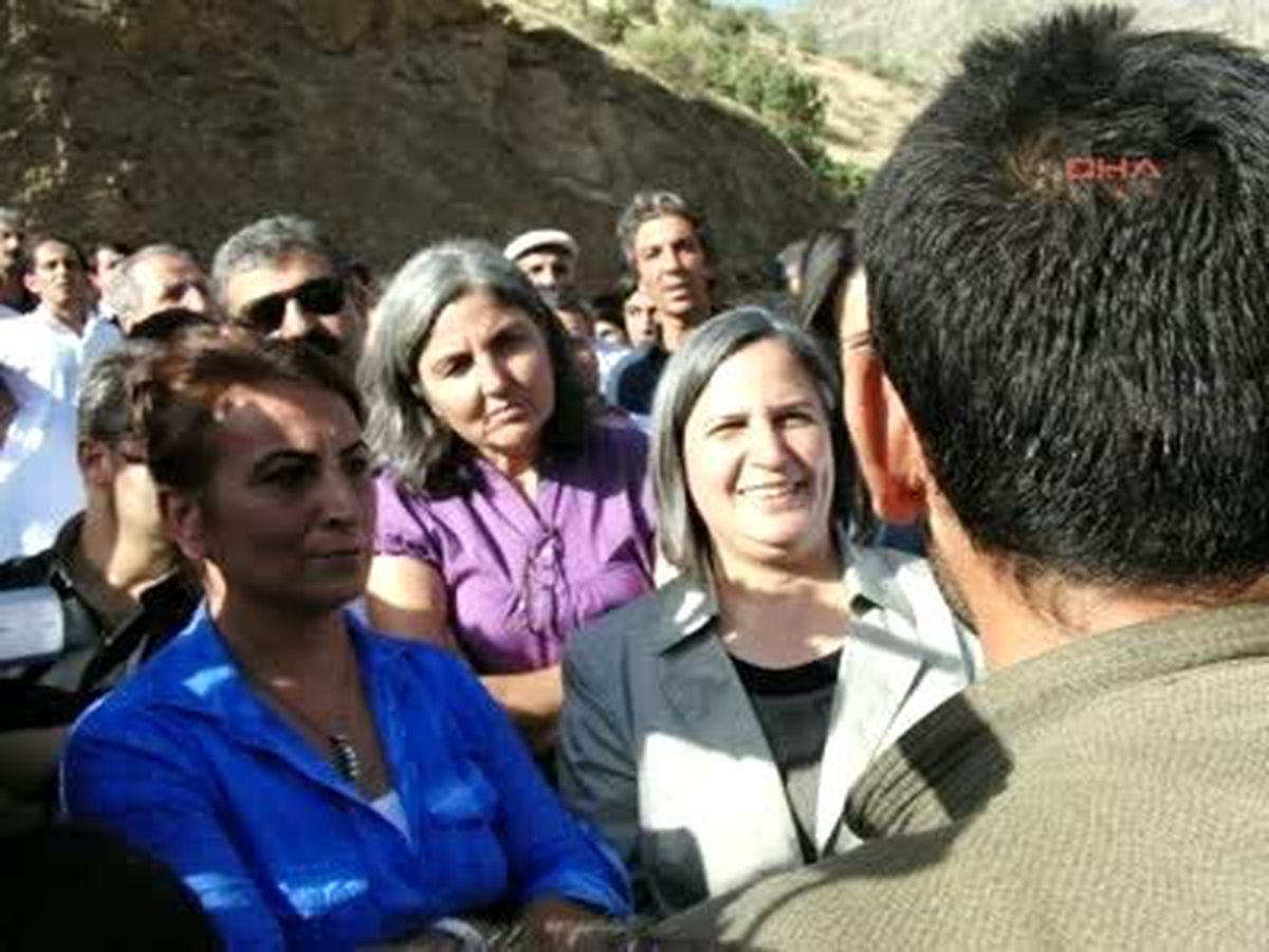 PKK, BDP\'li Vekillerin Yolunu Kesti