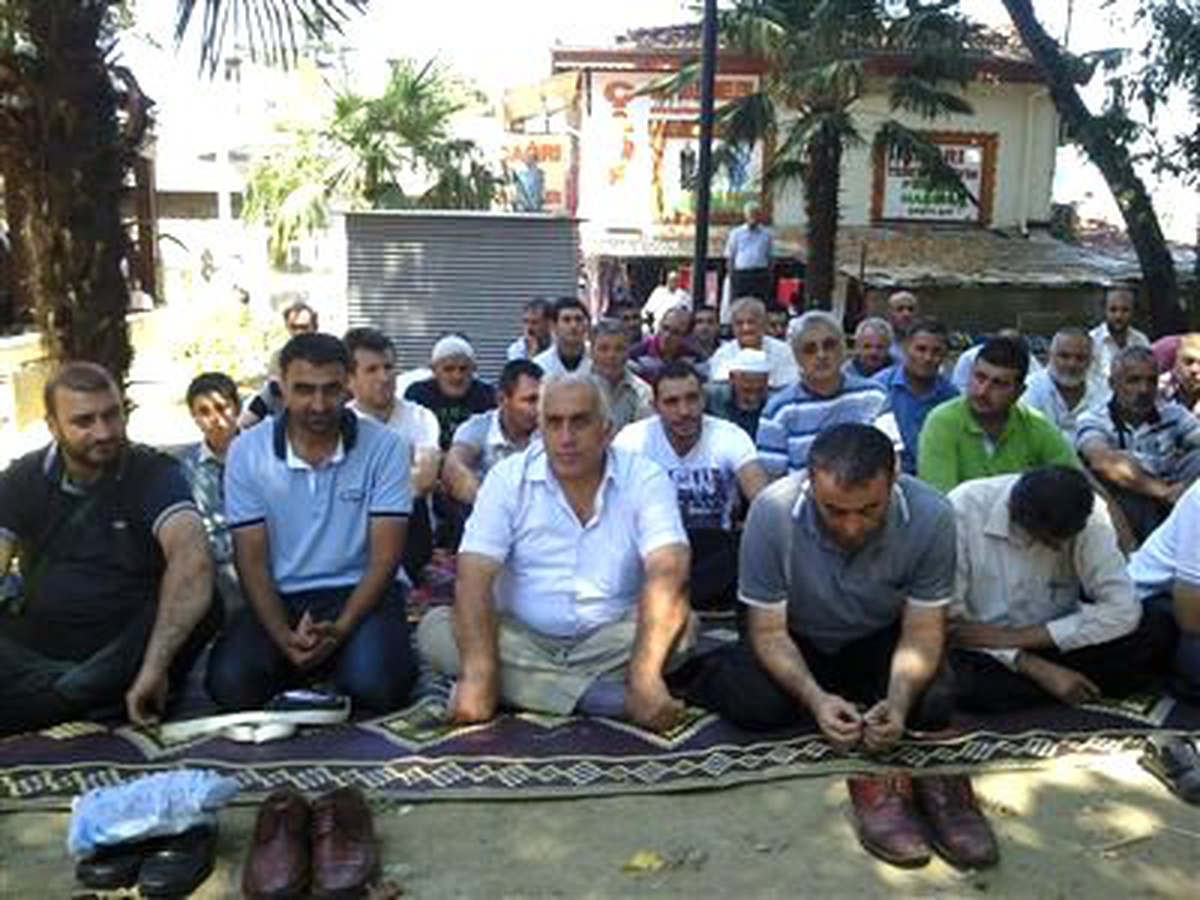 Ramazan Ayının Son Cumasında Ulucami Doldu Taştı