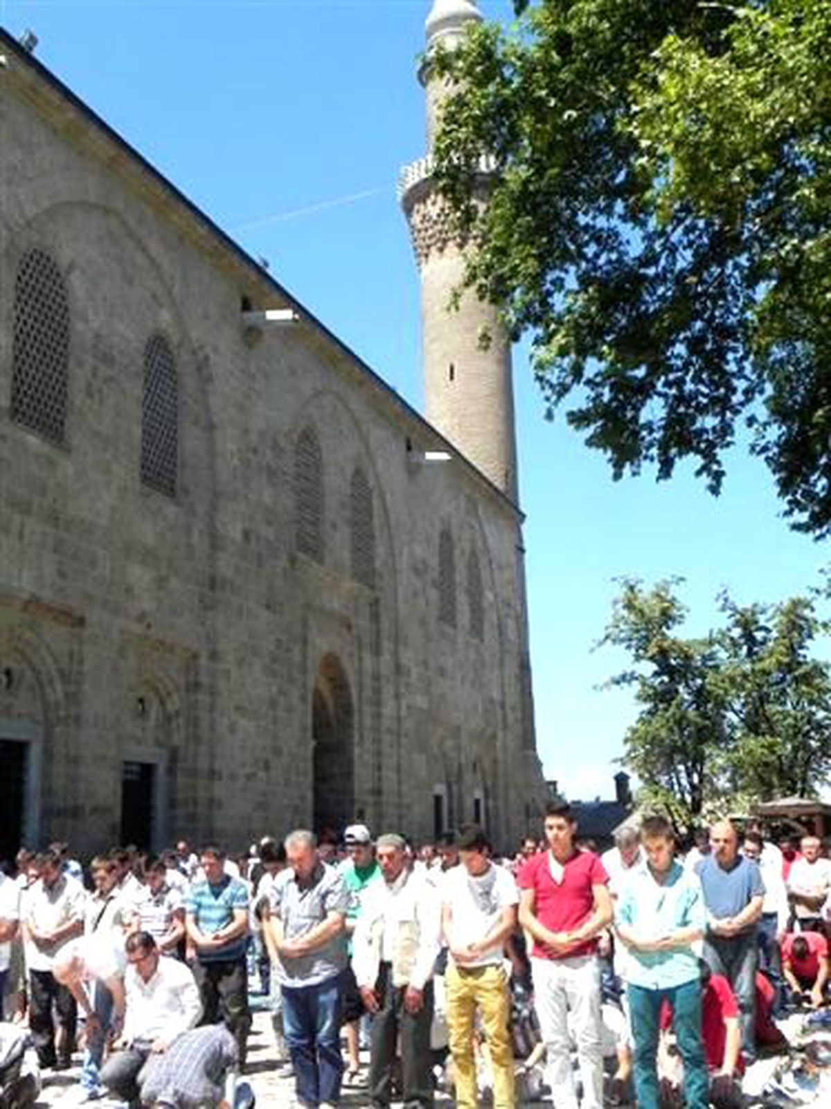 Ramazanın Son Cumasında Bursa\'da Camiler Doldu Taştı