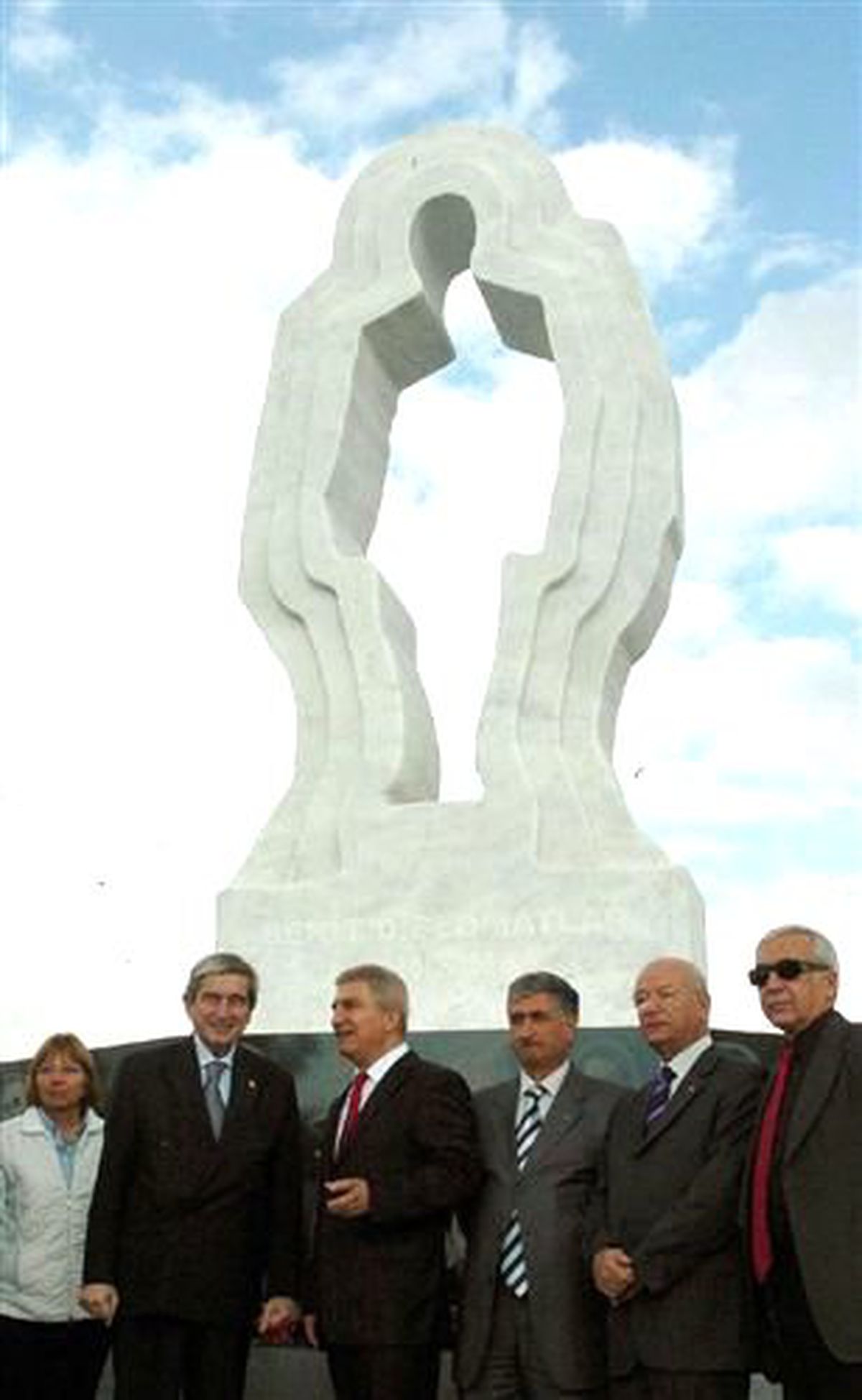 Şehit Diplomatlar İçin Karşıyaka'da da Anıt Var