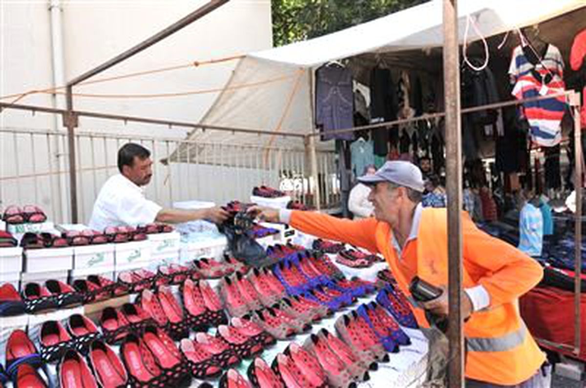 Şehitkamil Belediyesi Esnafa Çöp Poşeti Dağıttı